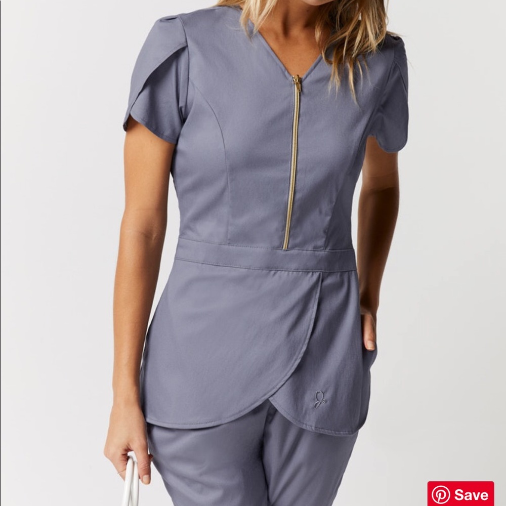 NWOT Jaanuu scrub set